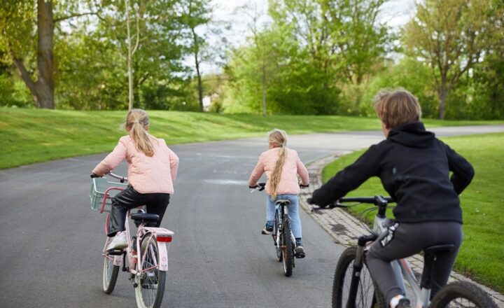 Fietsende kinderen